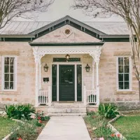 Absolute Charm Real Estate Group brokered by eXp Realty