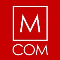 M COM M COM